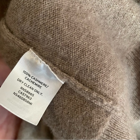 NORDSTROM SIGNATURE Sleeveless Cashmere Turtleneck Sweater. Size XXL, tan. - Picture 7 of 8